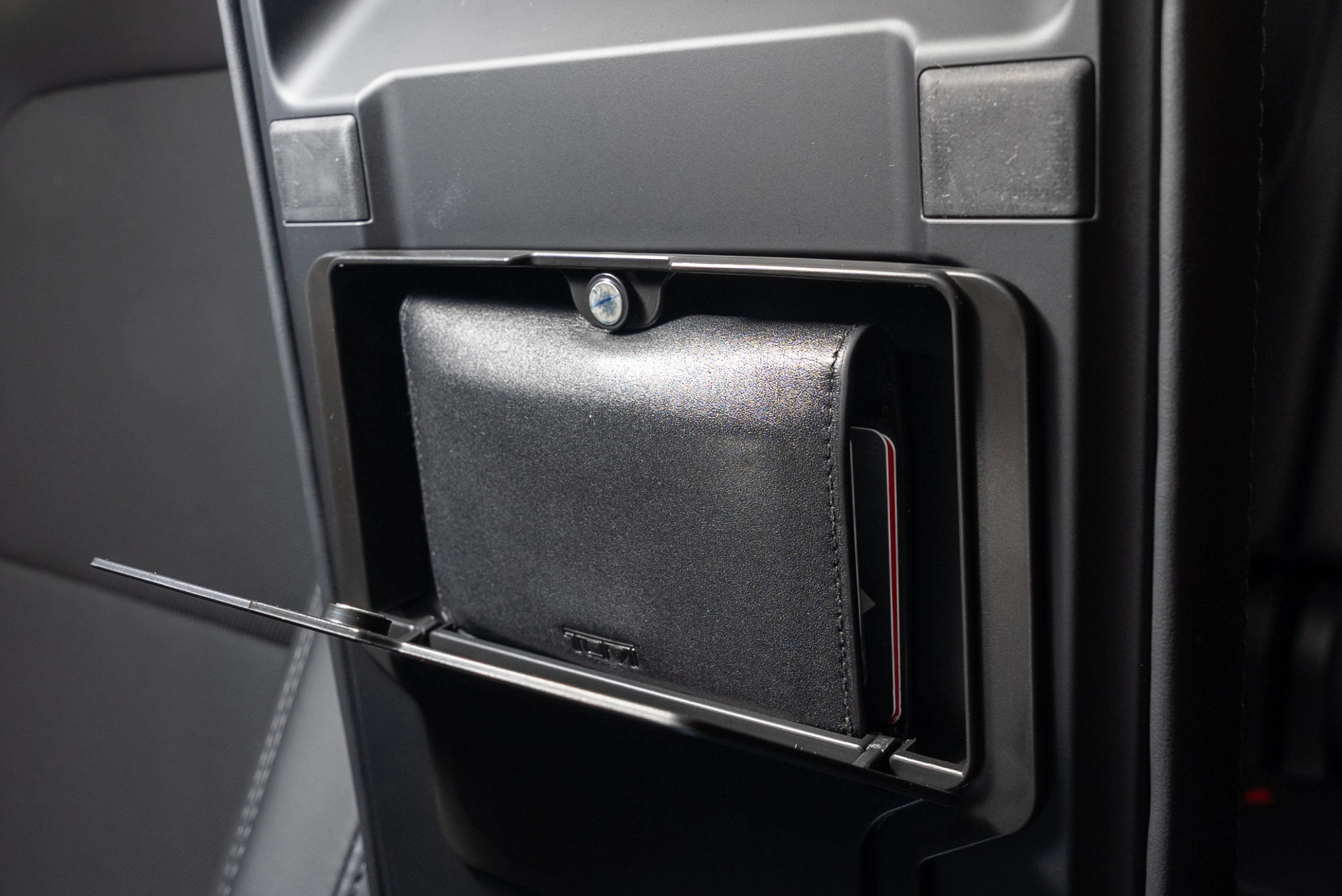 Model Y Juniper & Standart 2025+ Kol Dayama Gizli Eşya Gözü