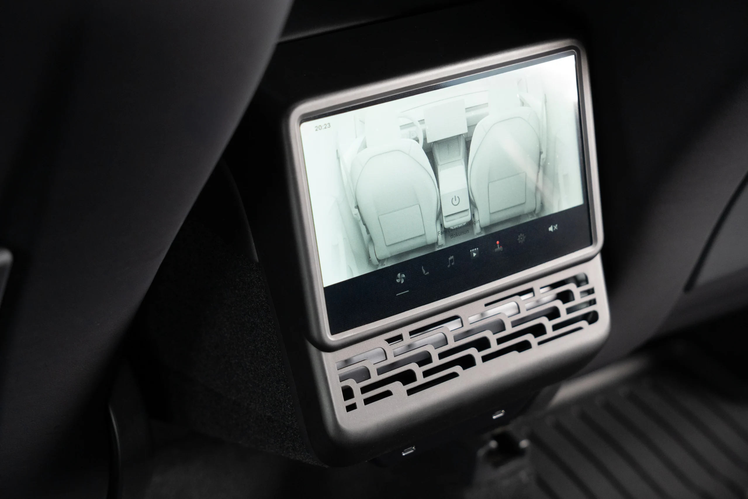 Model Y Juniper 2025+ Arka Ekran Koruyucu - Görsel 3